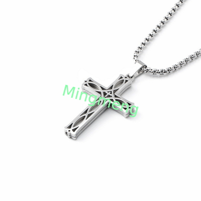 Nuovi gioielli in acciaio inossidabile con disegni alla moda e personalizzati, collana scavata, semplice pendente di croce maschile