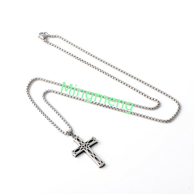 Nuovi gioielli in acciaio inossidabile con disegni alla moda e personalizzati, collana scavata, semplice pendente di croce maschile