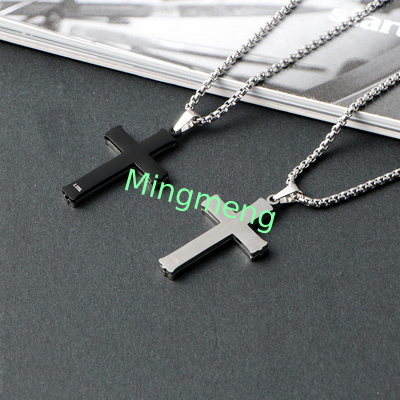 Nuovi gioielli in acciaio inossidabile con disegni alla moda e personalizzati, collana scavata, semplice pendente di croce maschile